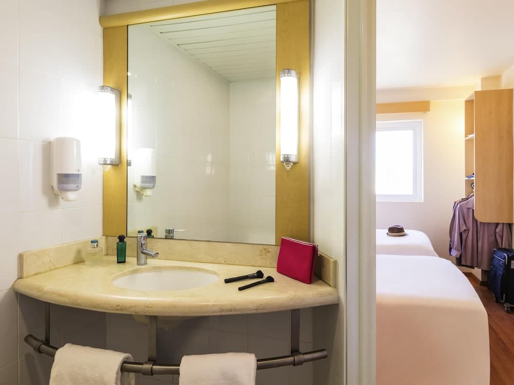 ibis Juarez Consulado