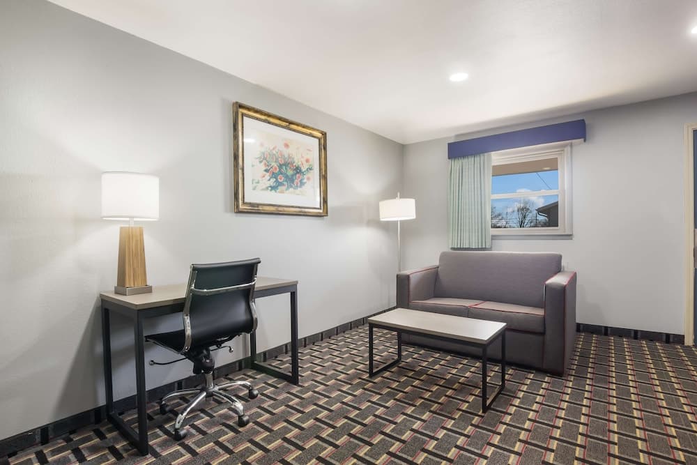 Knights Inn and Suites Salem