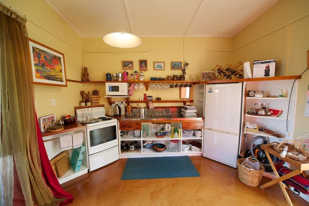 Bethells Beach Cottages