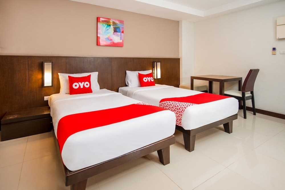 OYO 241 Ratana Hotel Sakdidet