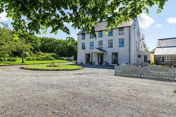 East Hook Farm & Country House