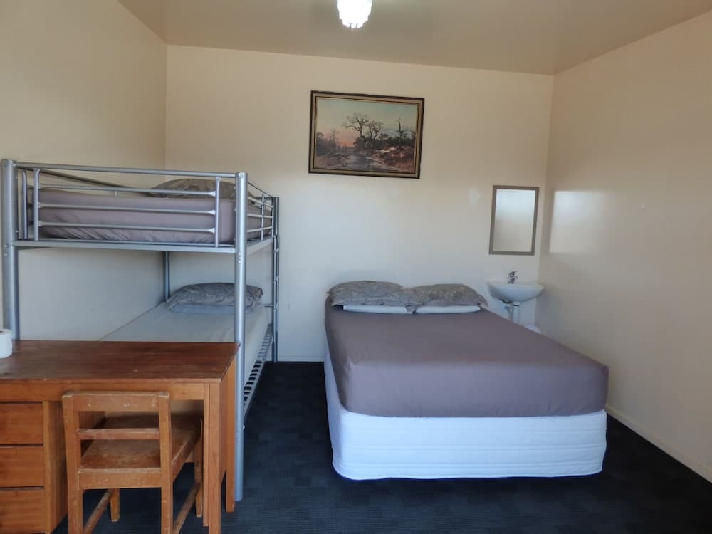 Racecourse Backpackers Hostel