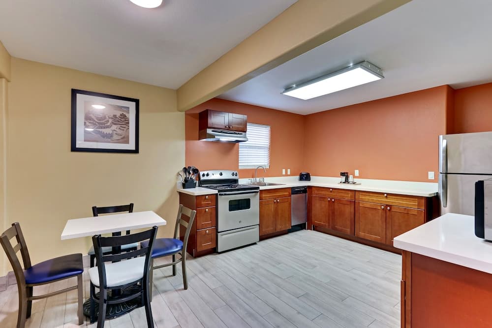 Captain's Quarters Inn