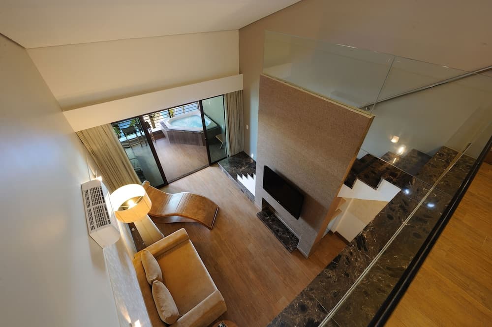 Carmel Charme Resort