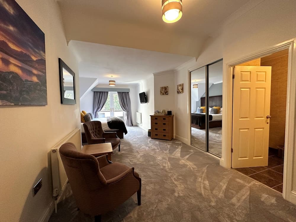 Craig-y-Dderwen Riverside Hotel