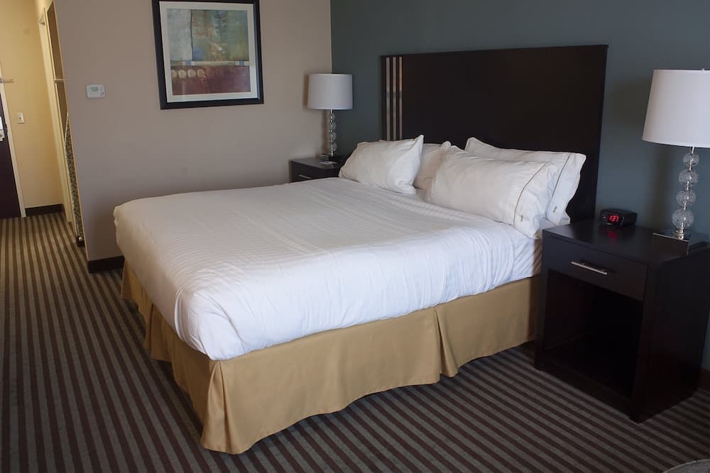 Holiday Inn Express & Suites Youngstown West - Austintown by IHG