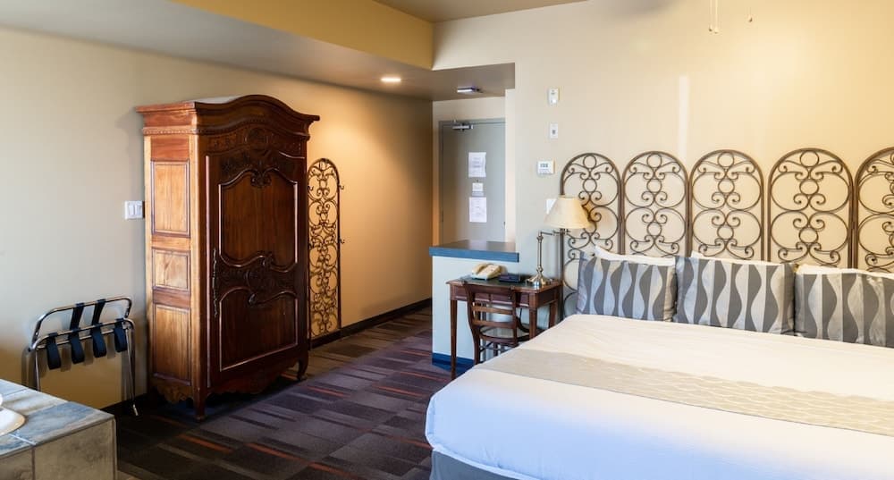 Rundle Mountain Lodge