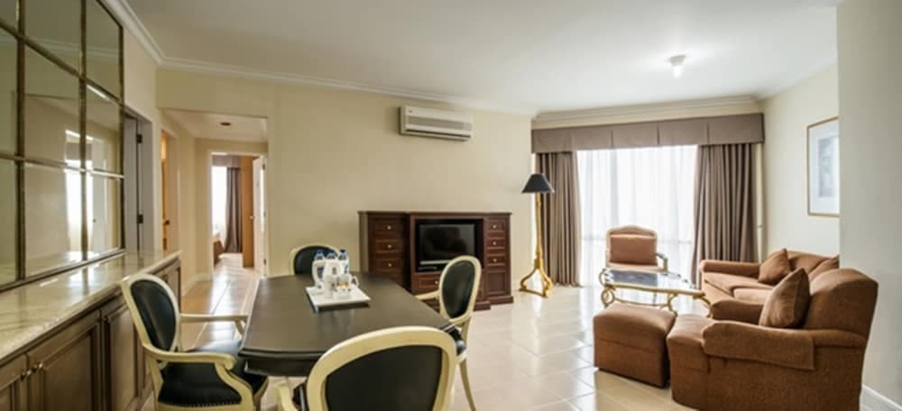 Batavia Hotel and Serviced Apartments