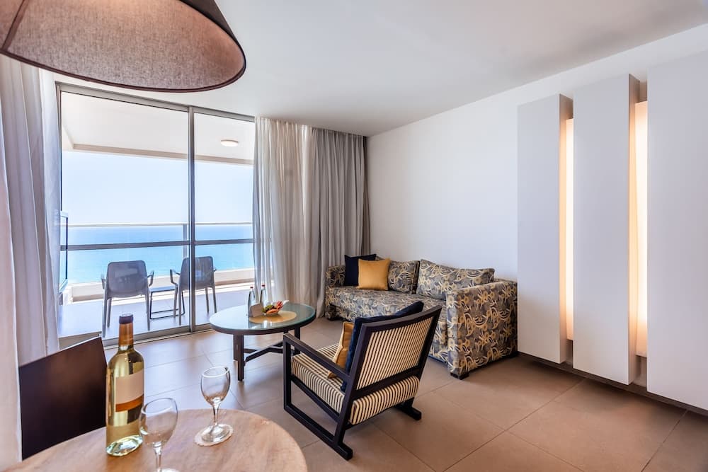 David's Harp Hotel and Suits