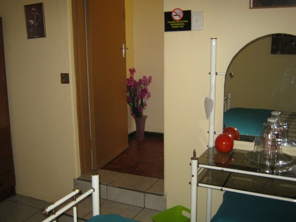 Terrylin Backpackers - Adults Only