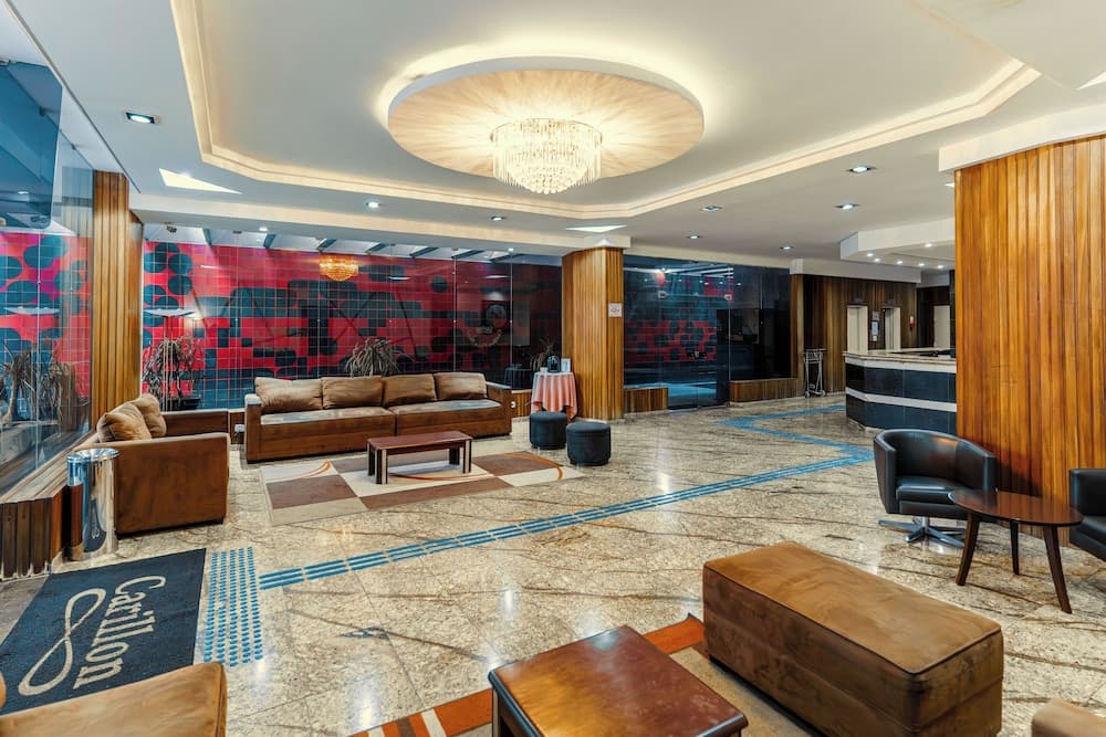 Carillon Plaza Hotel