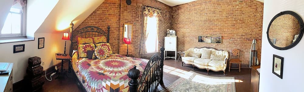 Main Street Bed & Breakfast Established in 1810