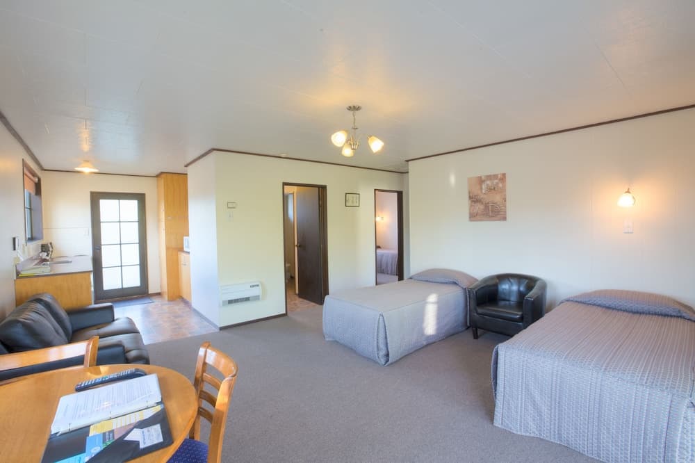 AAA Thames Court Motel