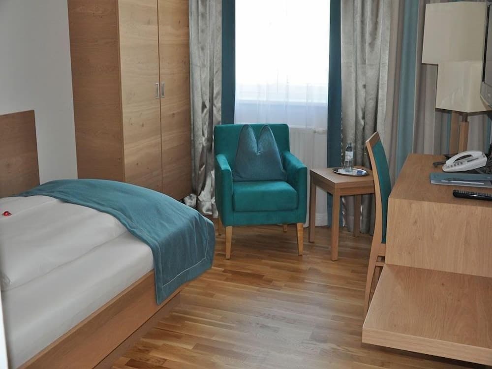 Goldener Adler Wattens