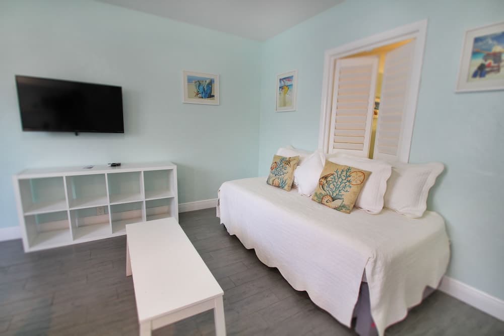 Hollywood Beachside Boutique Suites