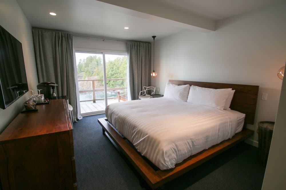 Duffin Cove Oceanfront Lodging