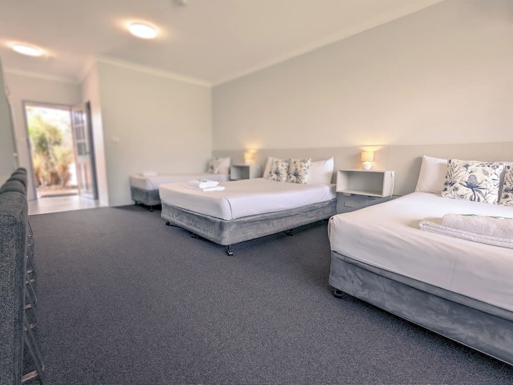 Island Palms Motor Inn