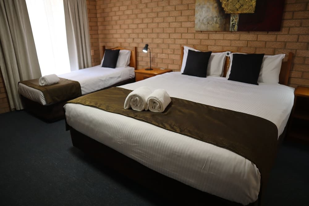 Golden Chain Aalana Motor Inn