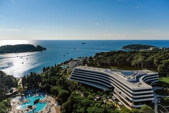 Lone Hotel by Maistra Collection