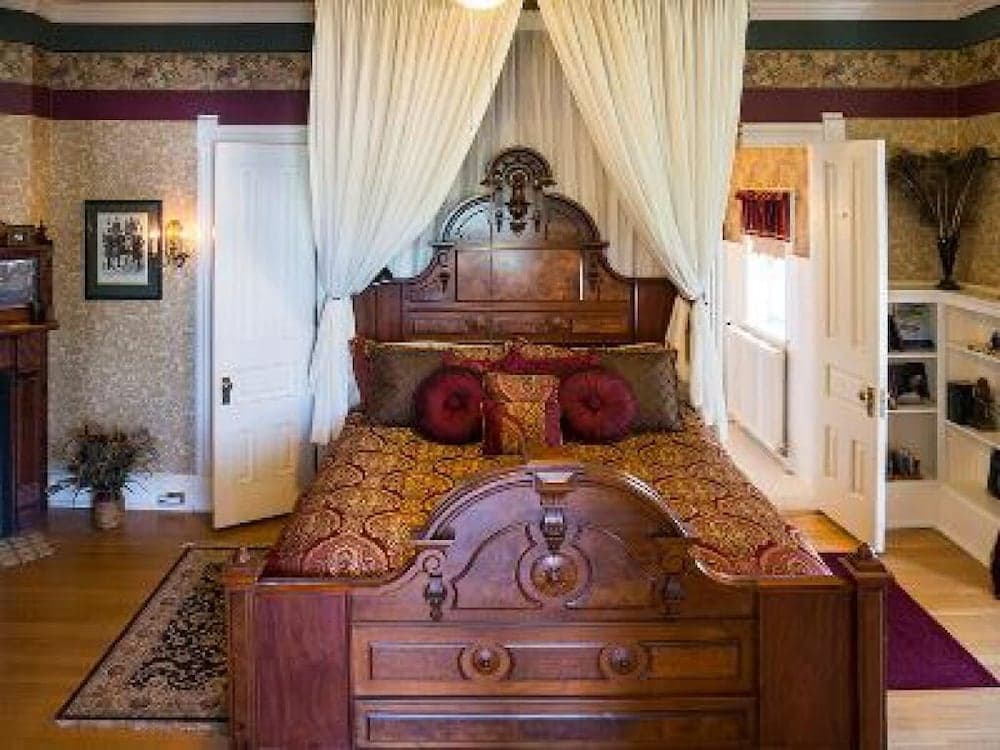 Alexander Mansion Bed and Breakfast