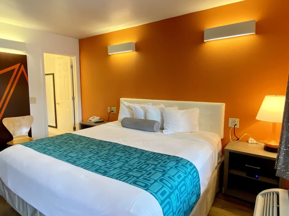 Howard Johnson by Wyndham Lake George