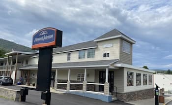 Howard Johnson by Wyndham Lake George