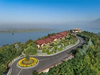 Taj Dal View Srinagar