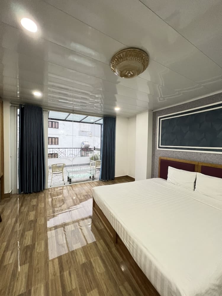 Holiday Suites Hotel & Spa