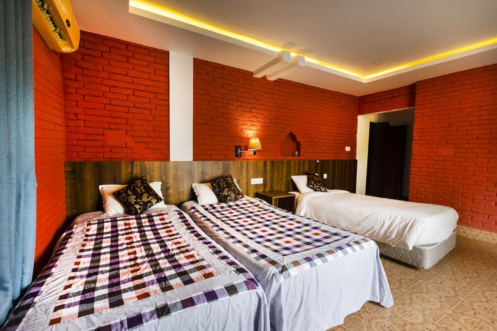 Hotel Parkside & Swimming Pool-Between Greenery and Azure ,Your Perfect Retreat