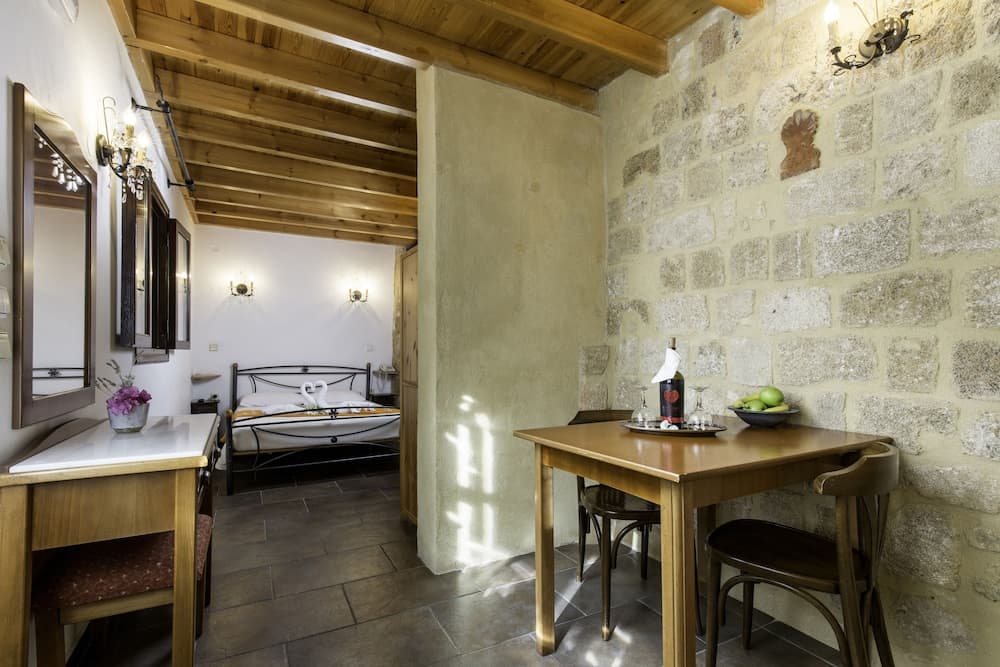 Camelot Traditional & Classic Hotel