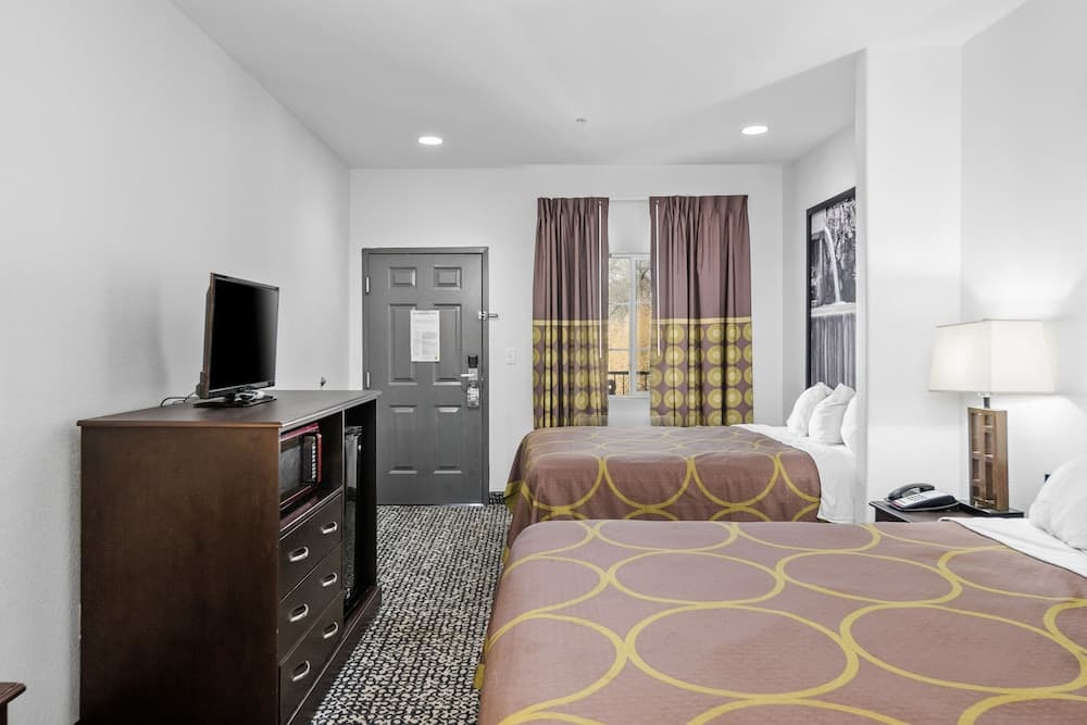 Super 8 by Wyndham Mansfield LA