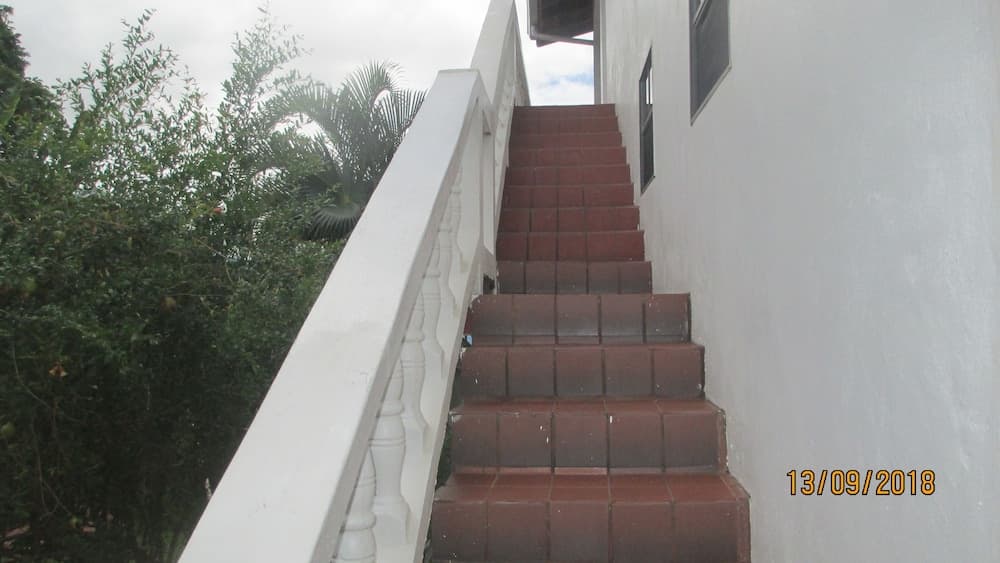 Tropical Breeze Guesthouse and Furnished Apartments