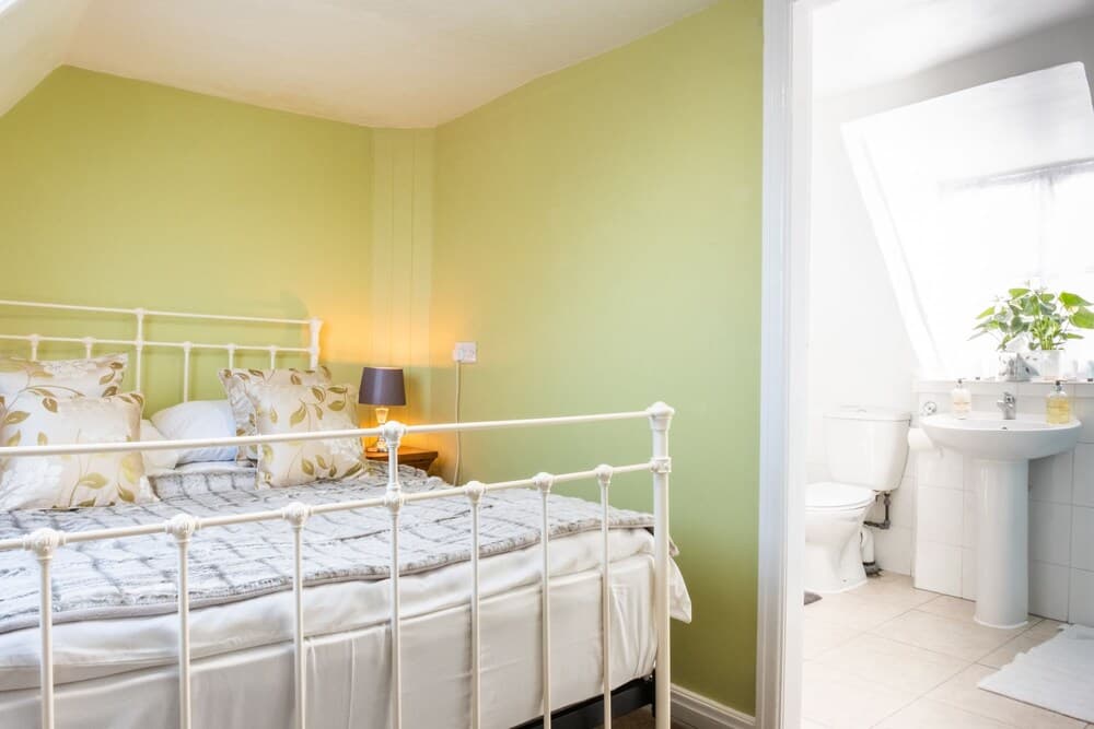 The Tudor Rose Hotel