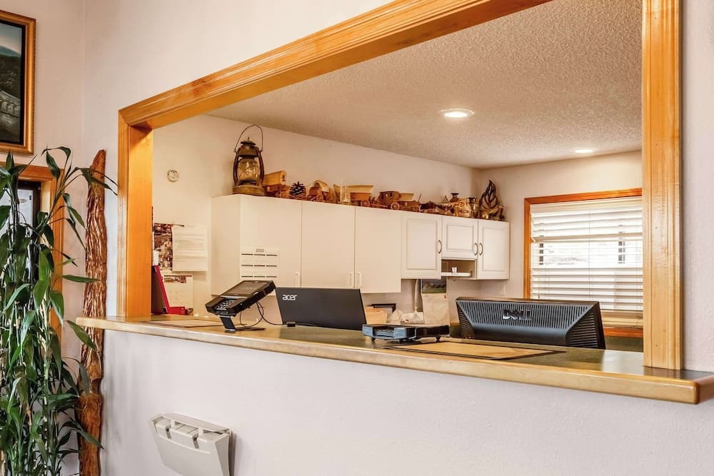 Econo Lodge Inn & Suites Madras