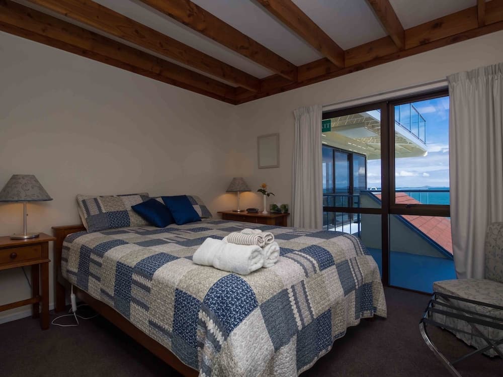 By the Bay Beachfront Apartments