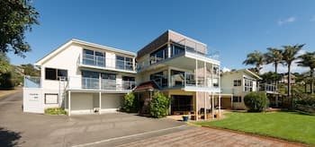 By the Bay Beachfront Apartments