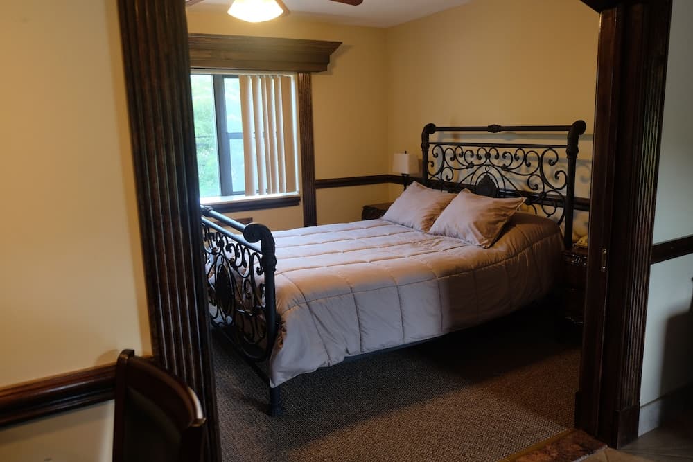 Chalet Inn & Suites Centerport