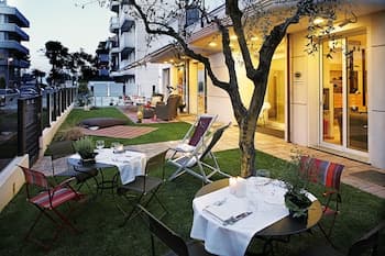 D-Place Hotel & Suite