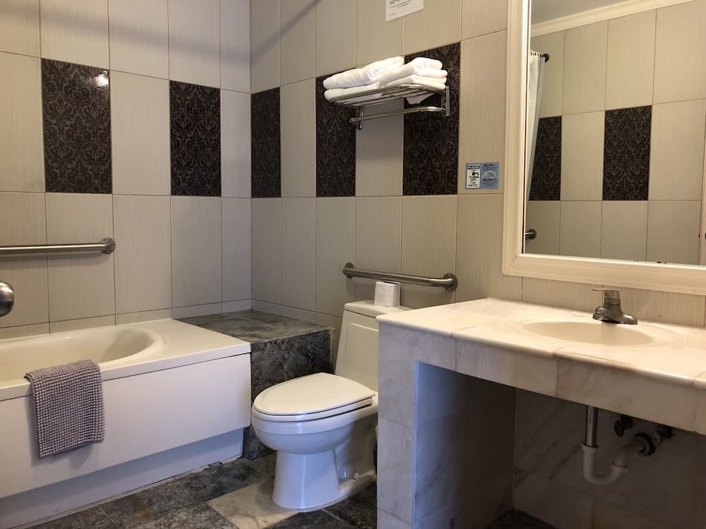 Holiday Saipan Hotel