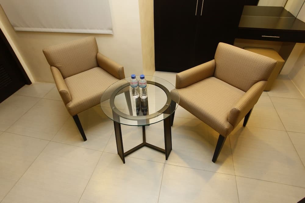 Oracle Hotel and Residences