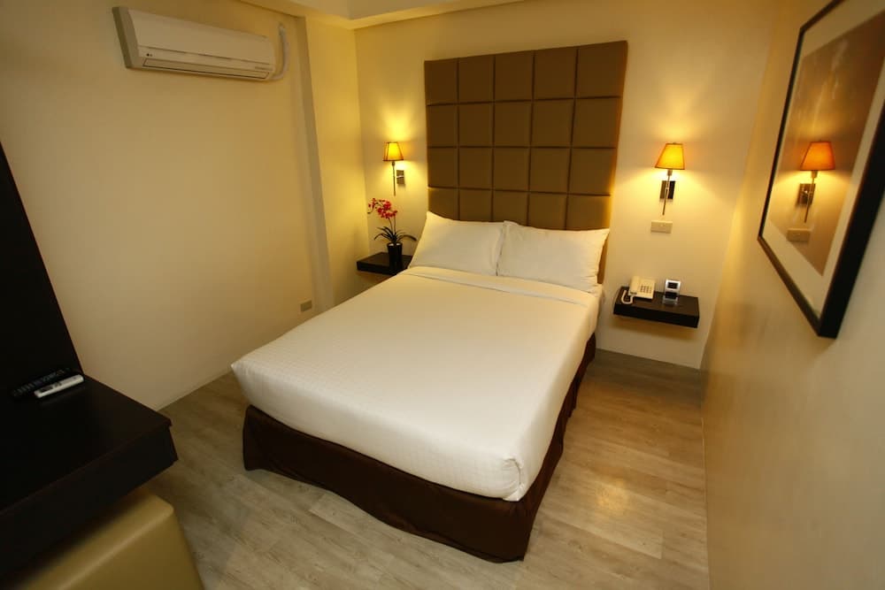 Oracle Hotel and Residences