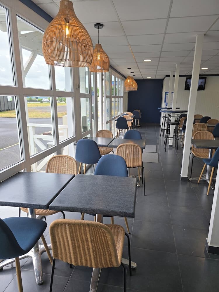 Brit Hotel Essentiel Poitiers – Gare du Futuroscope