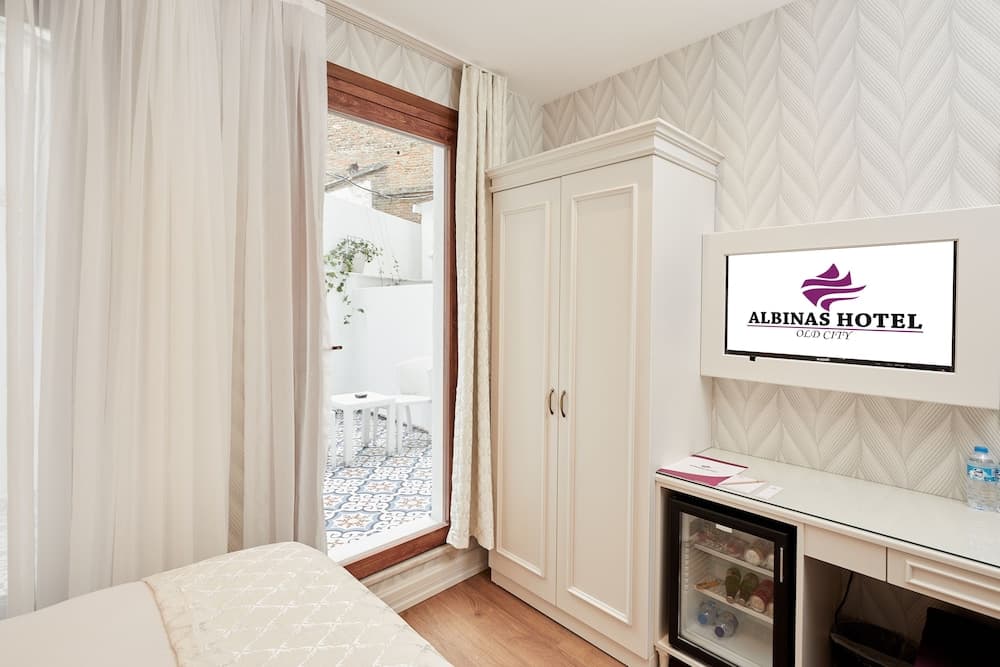 Albinas Hotel Old City