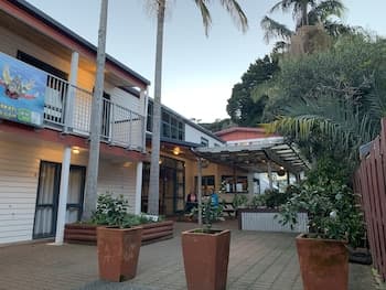 Peppertree Lodge - Hostel