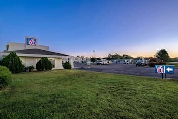 Motel 6 Sulphur Springs, TX