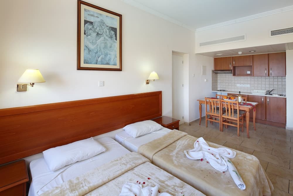 Panareti Coral Bay Hotel