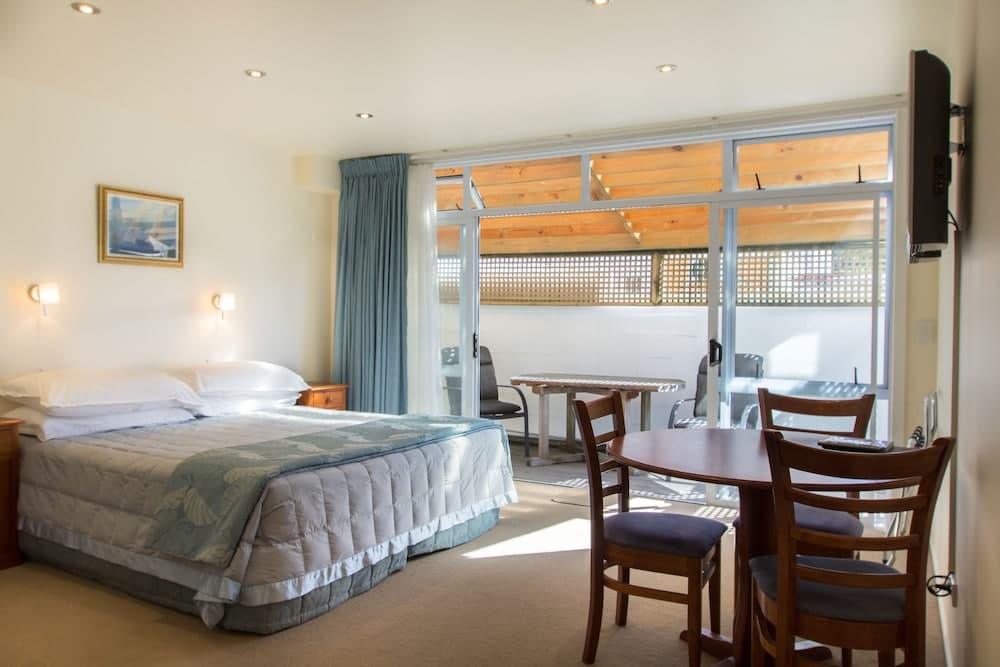 The Commodores Lodge