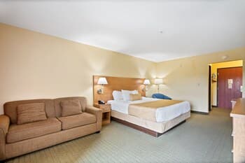 Big Splash Adventure Indoor Water Park & Resort