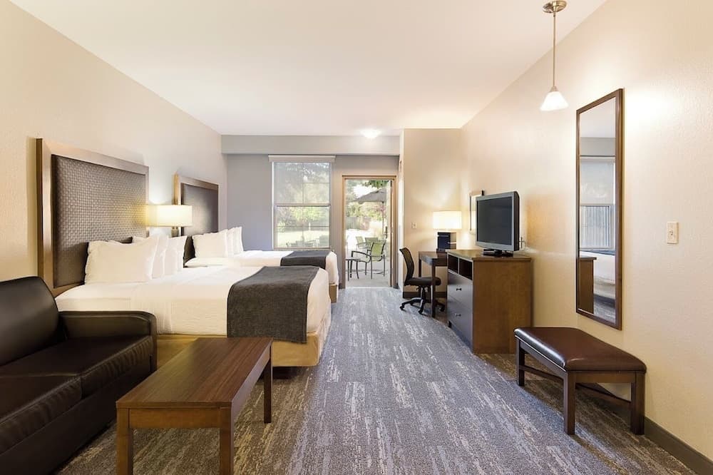 Clubhouse Hotel & Suites Pierre