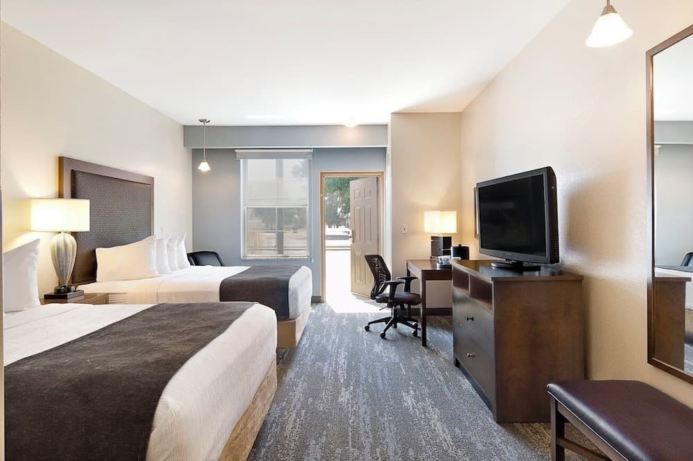 Clubhouse Hotel & Suites Pierre